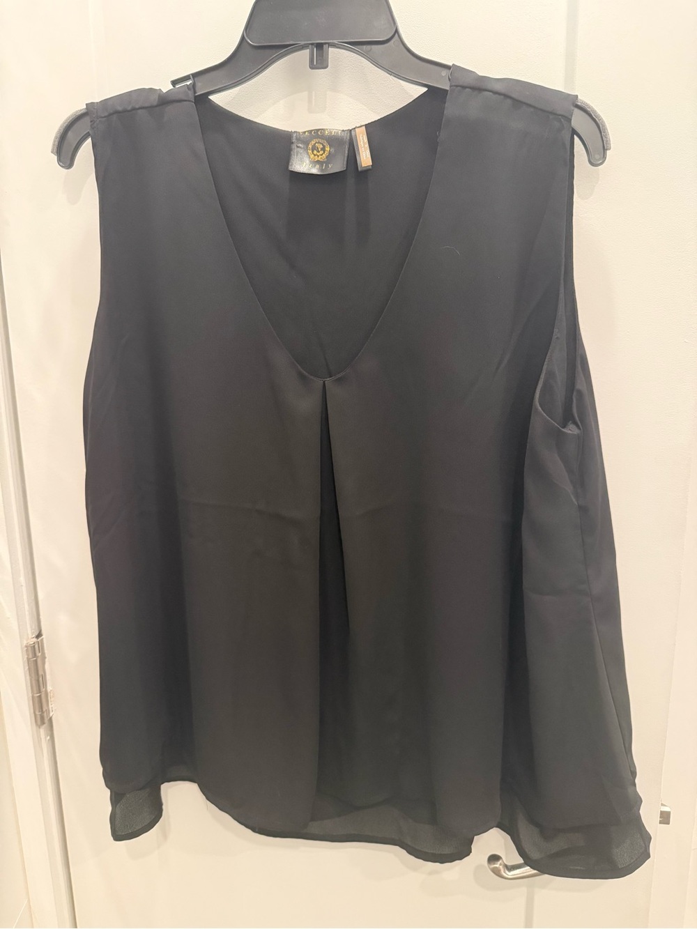 Vecceli Italy Black V-Neck Sleeveless Pleated Top